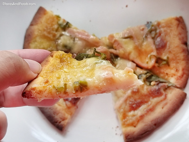 kawan pizza  salted egg and chicken slice