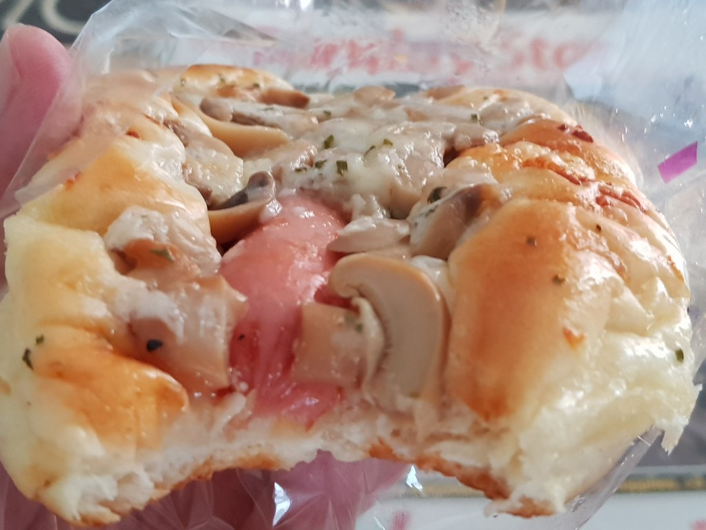 香腸香菇麵包 Mushroom Sausage Bun rm2.30 @ Berry's Cake House USJ10