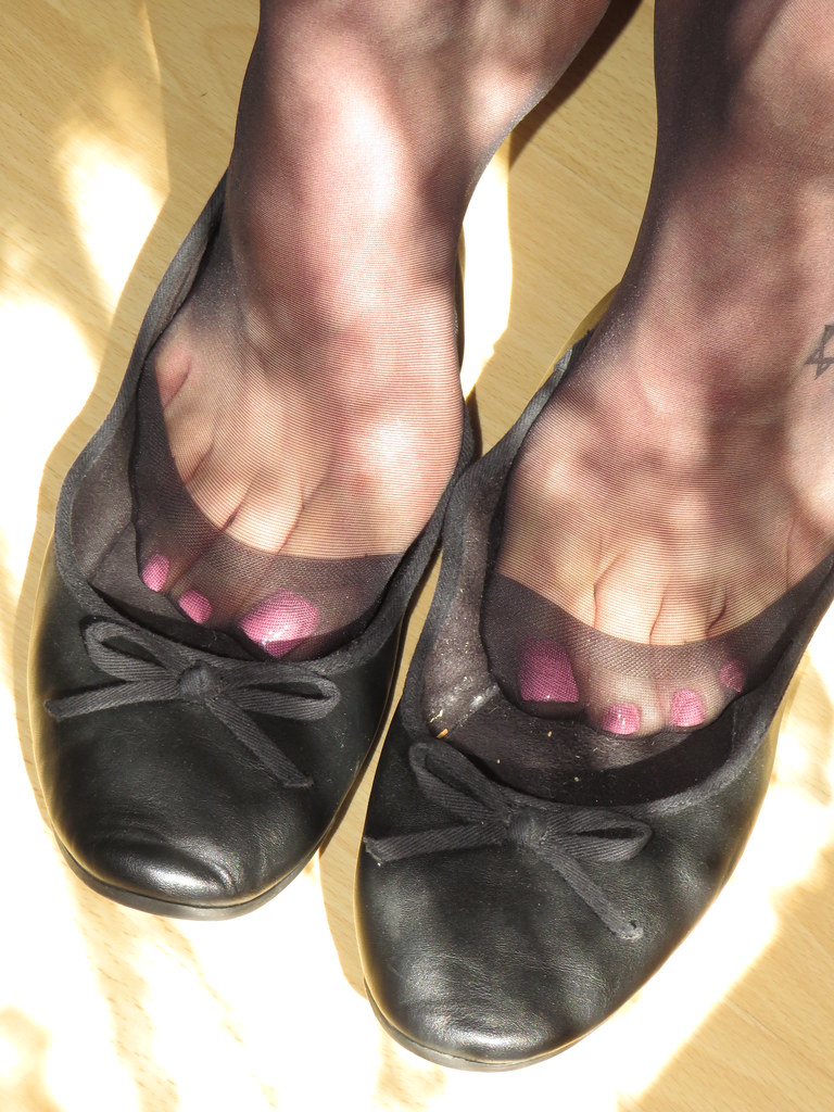 nyloned feet | 2021-05-23 | Isabelle Sandrine Delacroix | Flickr