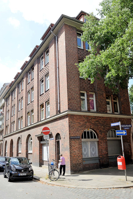 2236  Fotos aus dem Hamburger Stadtteil Neustadt, Bezirk Hamburg Mitte; Wohnhaus am Herrengraben, errichtet 1914 - Architekten Behrens + Vincent.