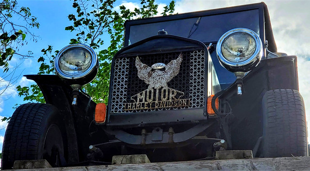 Old Ford - Harley Davidson Motor