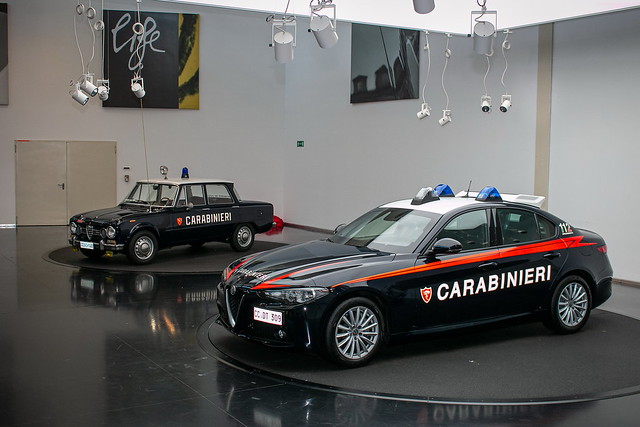 2021-alfa-romeo-giulia-carabinieri-italy-police-cars-6
