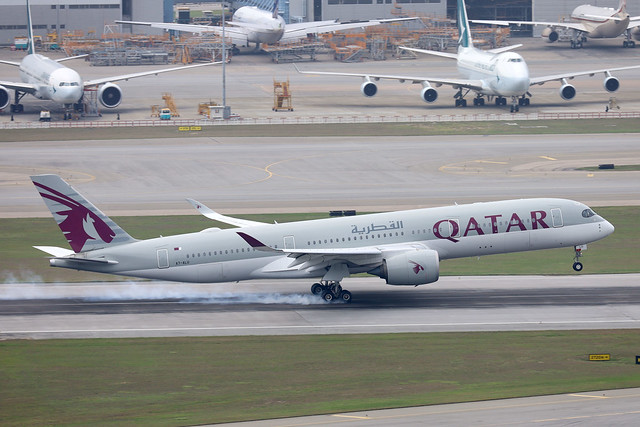 Qatar Airways A350-900 A7-ALU landing HKG/VHHH