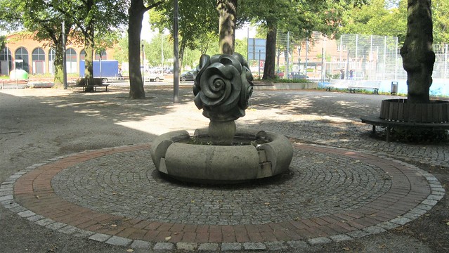 1983 Berlin-W. Brunnenplastik von Vera Krickhahn Bronze Letteplatz in 13409 Reinickendorf