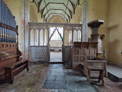 screen (early 16th Century) and triple decker pulpit (17th Century)