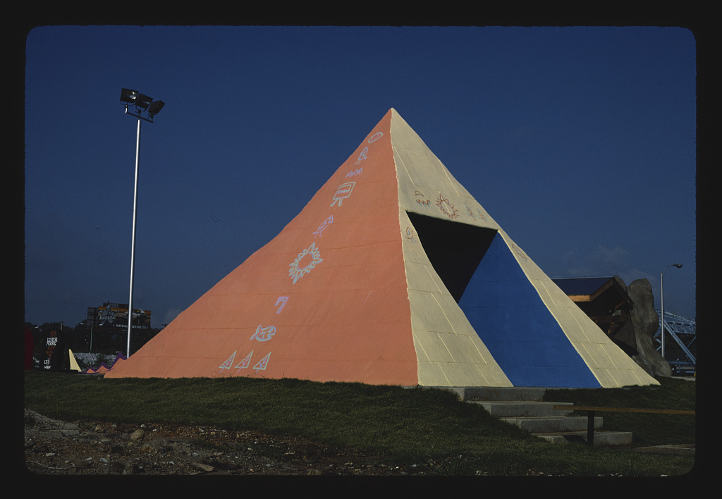 Pyramid (horizontal), Sir Goony Golf, Chattanooga, Tennessee (LOC)