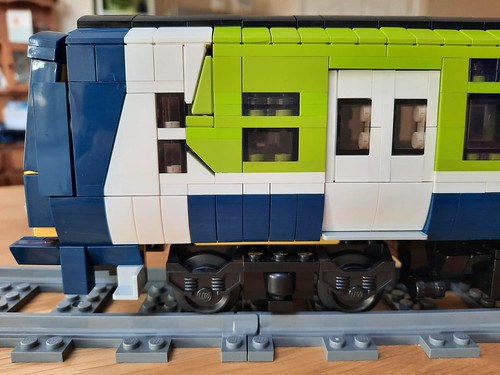 Lego Irish Rail class 29000 commuter in old livery | by eastawat