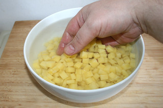 04 - Rinse diced potatoes / Kartoffelwürfel spülen