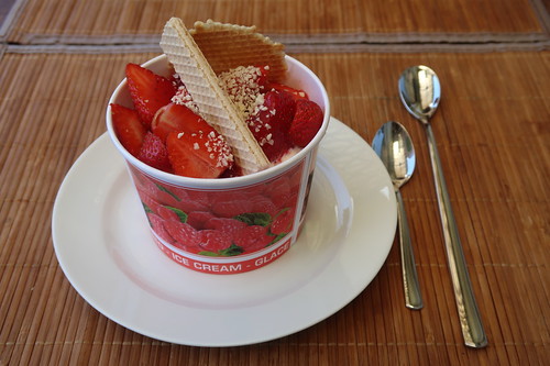 Spaghetti-Eis mit Erdbeeren (meine Portion)