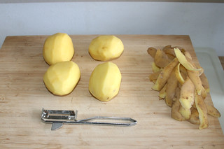 01 - Peel potatoes / Kartoffeln schälen