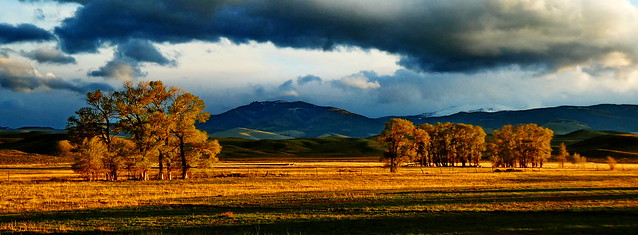 Wyoming - Wind River country - On the route to Dubois - after rain setting sun panorama3