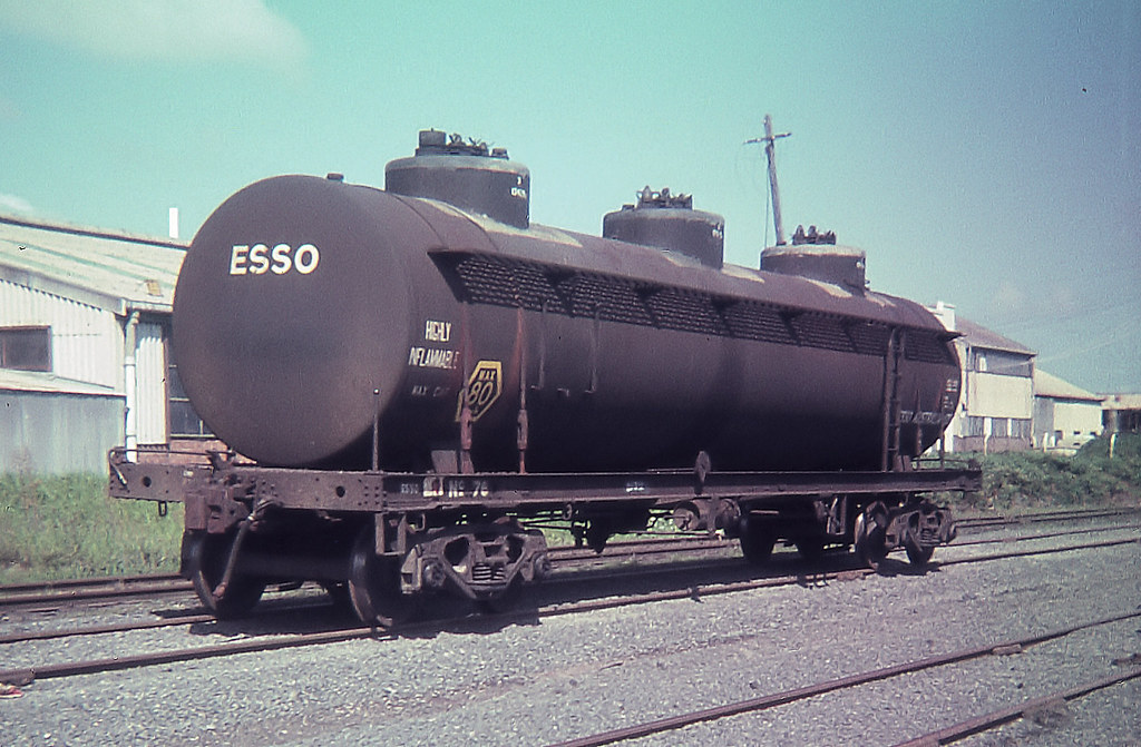 esso-rail-tank-wagon-banksmeadow-nsw-kz-40-dunedoo-flickr