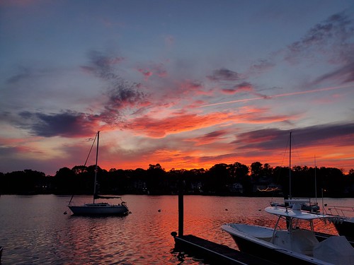 50 fivemileriver norwalkct rowaytonct reflections sky sunset clouds boats