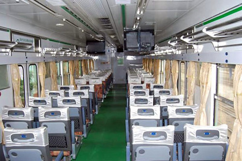 "Tàu vắng vì không có khách," Tàu HaLong Express “mắc cạn” ở Gia Lâm, Theo Hồ Thu ( Bee), 12/10/2010, Báo Pháp Luật | by Tim Doling 2
