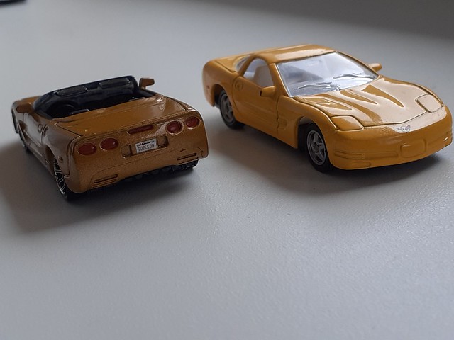 Chevrolet Corvette toy car in scale 1:60