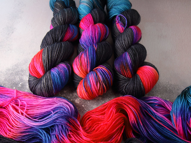 Favourite Sock – hand-dyed superwash merino wool yarn 4 ply/fingering 100g – ‘Battle Gear’