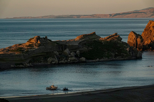 Early morning launch - Castlepoint lagoon