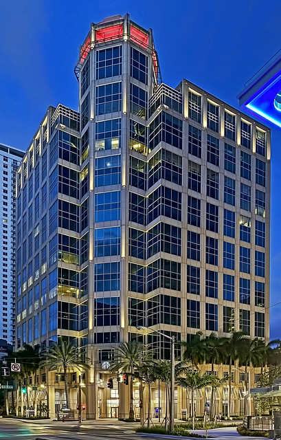 200 East Las Olas Boulevard, Fort Lauderdale, Florida, USA / Built: 1990 / Architect: Cooper Carry, Inc. / Floors: 21 / Height: 297.01 ft / Architectural Style: Postmodernism / Building Usage: Commercial Office / Building Type: High-Rise