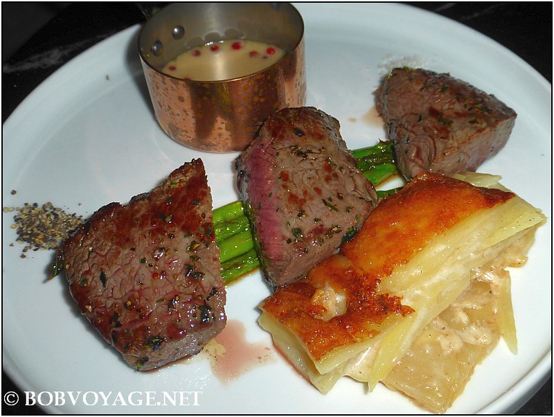 סטייק ברוטב פלפלת (Steak au poivre) ב-ביסטרו מייזון קייזר (Bistro Maison Kayser)