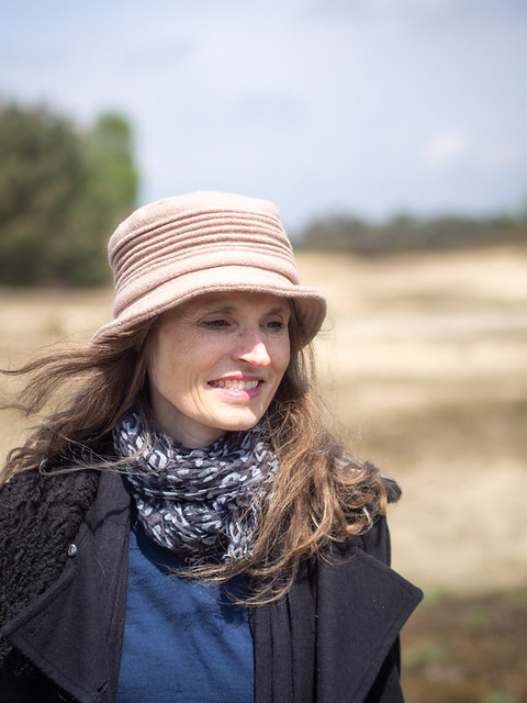 Mariëlle, Veluwe 2021: Hatted in the sand