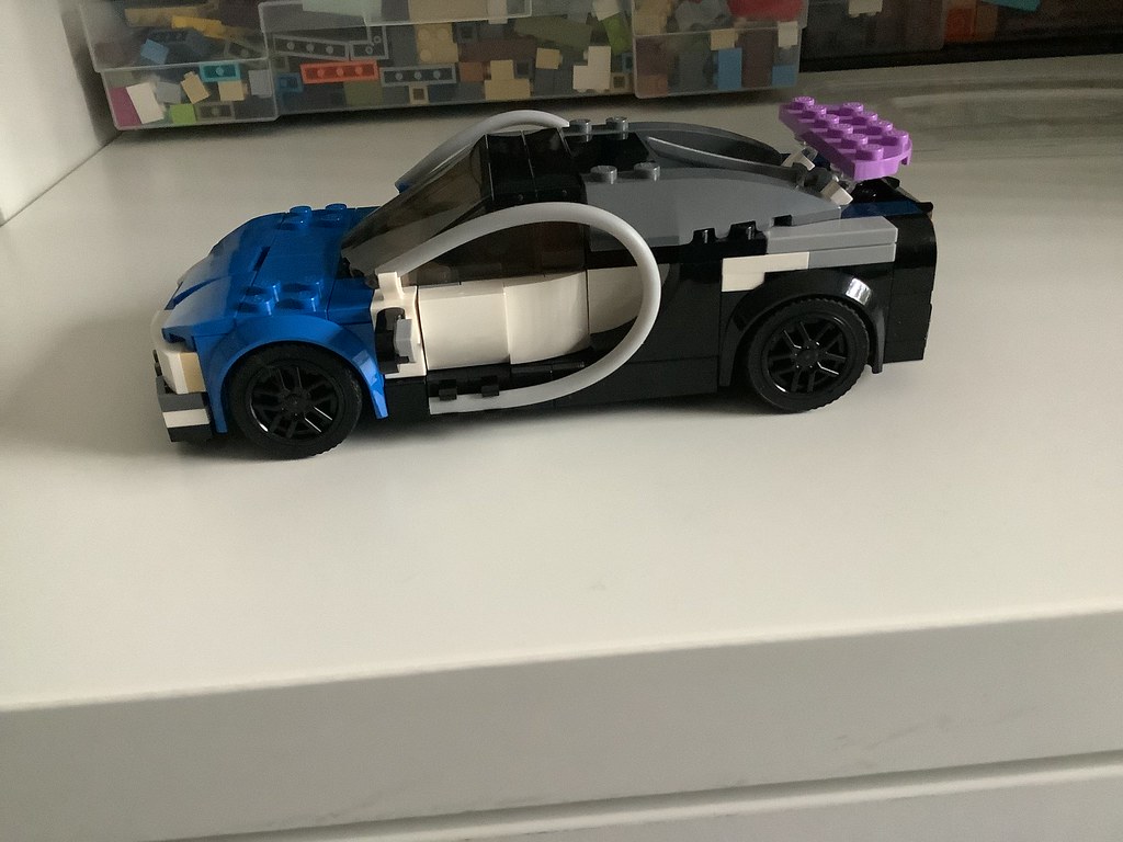 Bugatti Chiron 8 wide side