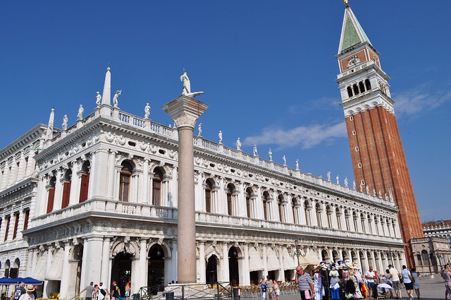 Bibliothèque marcienne, XVe et campanile de St Marc, piazzetta San Marco, quartier San Marco, Venise, Vénétie, Italie.