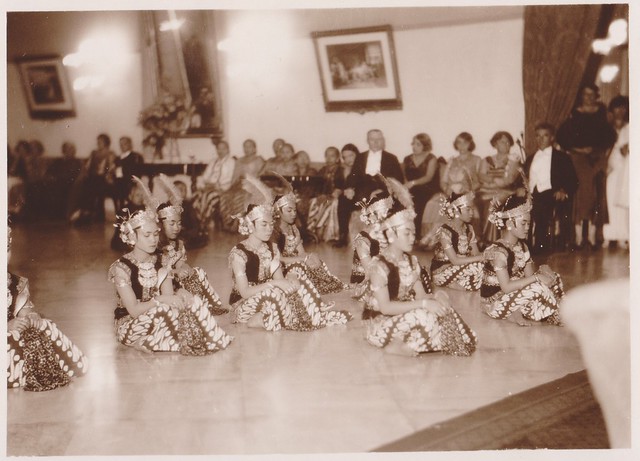 Yogjakarta - Dancers of the Sultan perform during a VIP visit, 1932