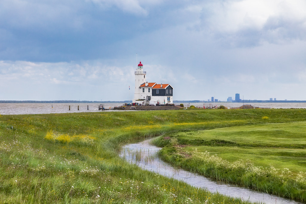 Le phare de Marken aux Pays-Bas