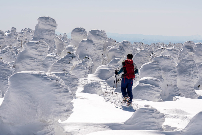 西吾妻山を下山する