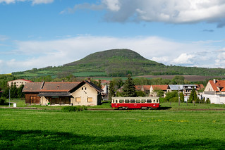 810 517 als Os 18343 (Libochovice - Roudnice nad Labem) am 16.05.2021 in Vražkov | by Nils Floß