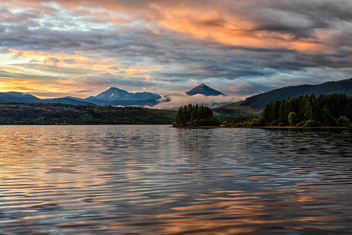 sunrise dawn daybreak clouds trees lake reflections mountains landscape lakedillon dillonreservoir colorado summitcounty landscapes