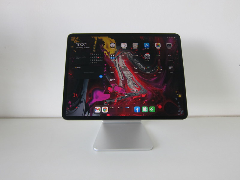 Lululook Magnetic iPad Stand - With iPad Pro 12.9 - Front