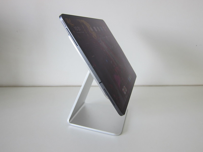 Lululook Magnetic iPad Stand - With iPad Pro 12.9