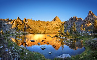 Deadhorse Lake Sunrise - Sierra