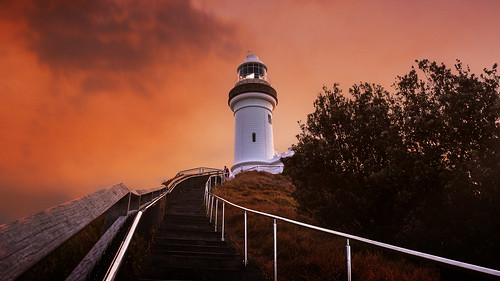 cape byron lighthouse bay majestic sunset dusk clouds dramatic sky viewpoint lookout easternmost stairs red nsw australia tourist attraction wahrzeichen panasonic lumix gx9 explore