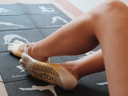 Toesox Yoga Socks Review and Product Shots