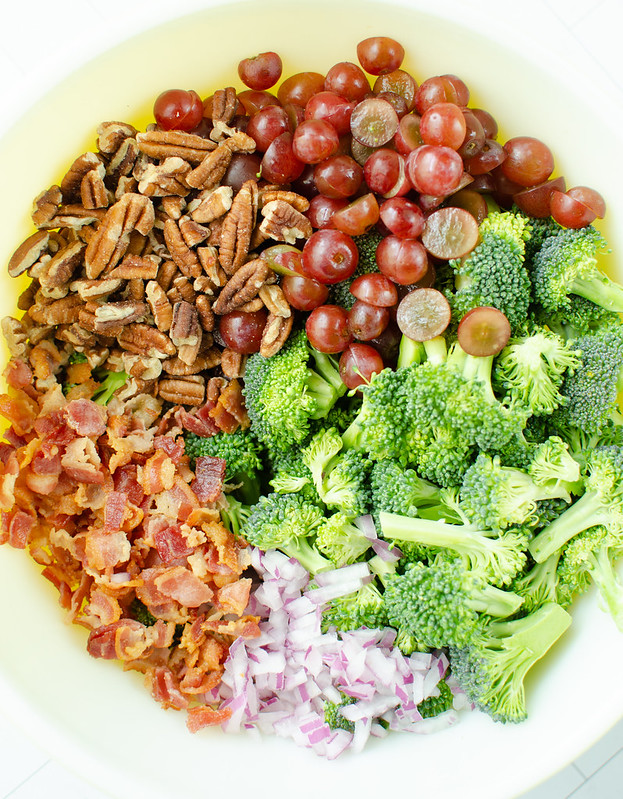 Broccoli Grape Pasta Salad - the perfect summer side dish for all your BBQs! Pasta, bacon, broccoli, grapes, red onion, and pecans in a sweet and tangy dressing. 