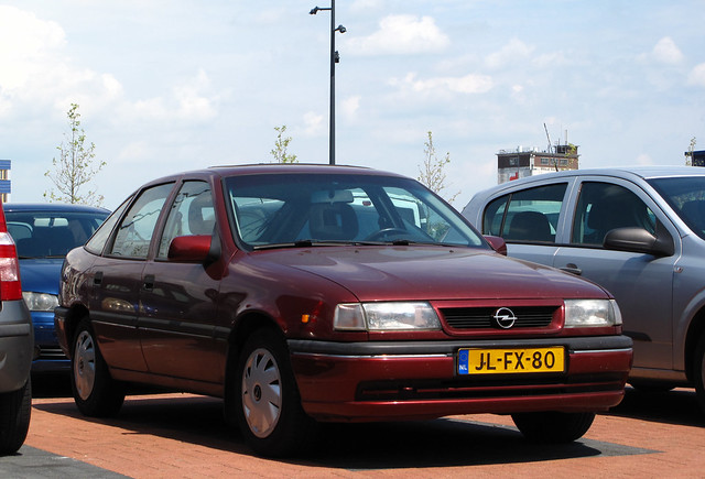 1994 Opel Vectra hatchback 1.6i