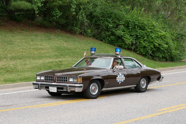 Sheriff Buford T. Justice in Pontiac Grand LeMans Police Car_P1150468 (4)
