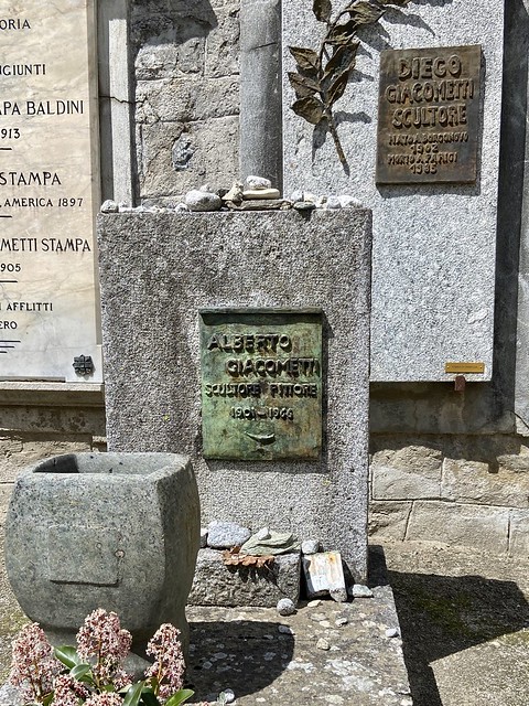 Alberto und Diego Giacomettis Gräber, Borgonovo-Stampa, Friedhof San Giorgio, Bregaglia - Bergell