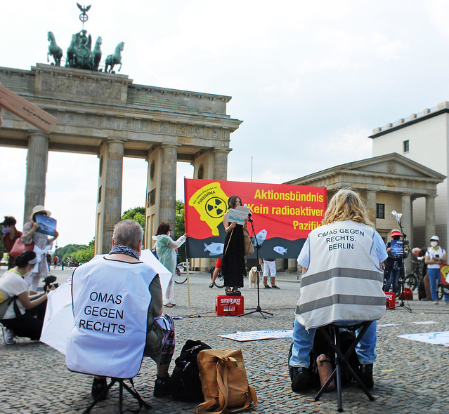Nein zur radioaktiven Verseuchung des Pazifiks - Demonstration am Brandenburger Tor