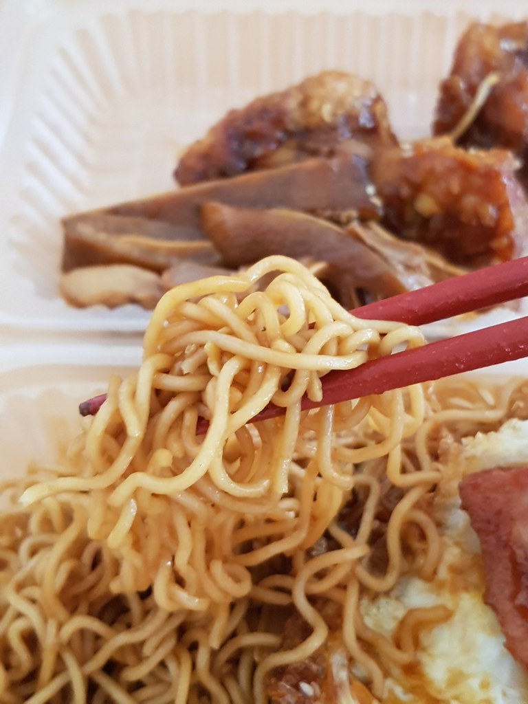 雜飯菜配粉面 Chinese Mixed Rice dishes w/Economy Noodles rm$7.50 @ 為食館 Mr. Rice Corner SS15
