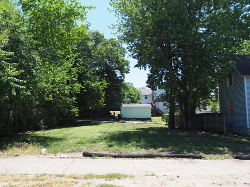 Empty lot after demolition at 517 E 11th Street