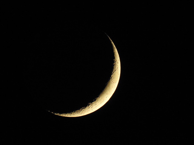 Waxing crescent Moon 2 days 6% visible Paris Lune croissante 2 jours 2021 june 13