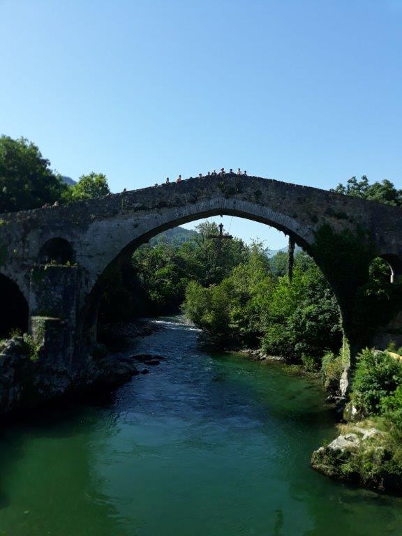 El Puentón. Puente romano sobre el Río Sella. Cangas de Onís (Asturias).