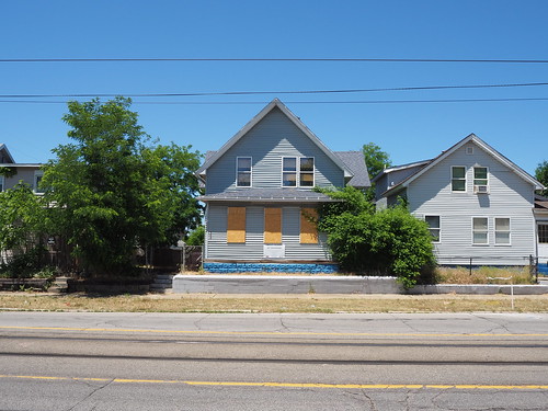 Condemned house at 304 E 11th Street