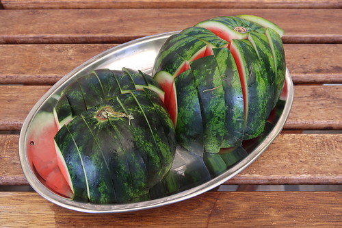 Aufgeschnittene Wassermelone (während Pause auf dem Balkon)