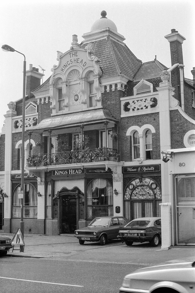 Kings Head, pub, 84, Upper Tooting Rd, Tooting Bec, Wandsworth, 1990, 90-8u-12