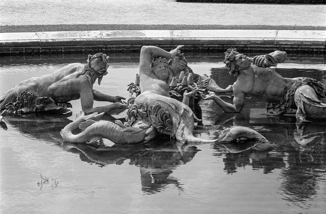 Sculpture, Fountain, Versailles, France, 1990, 90-8h-43