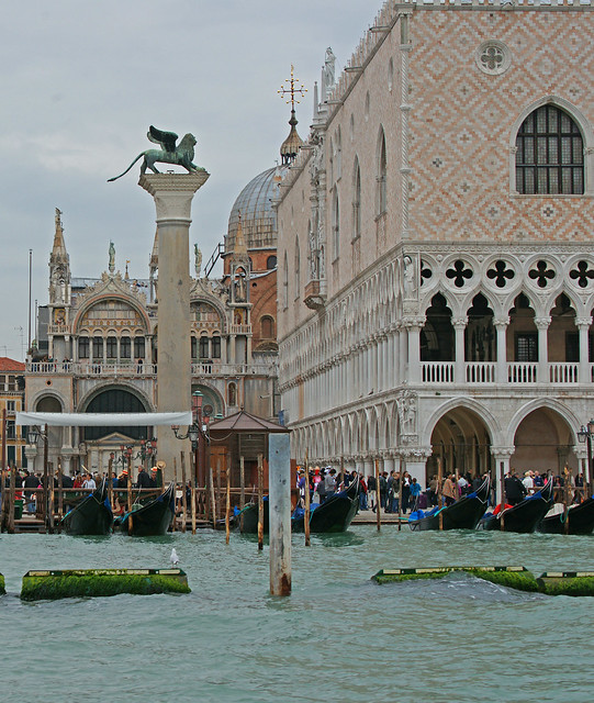 Venise, PiazzettaPiazzetta San Marco et Palazzo Ducale sous la protection du Lion .